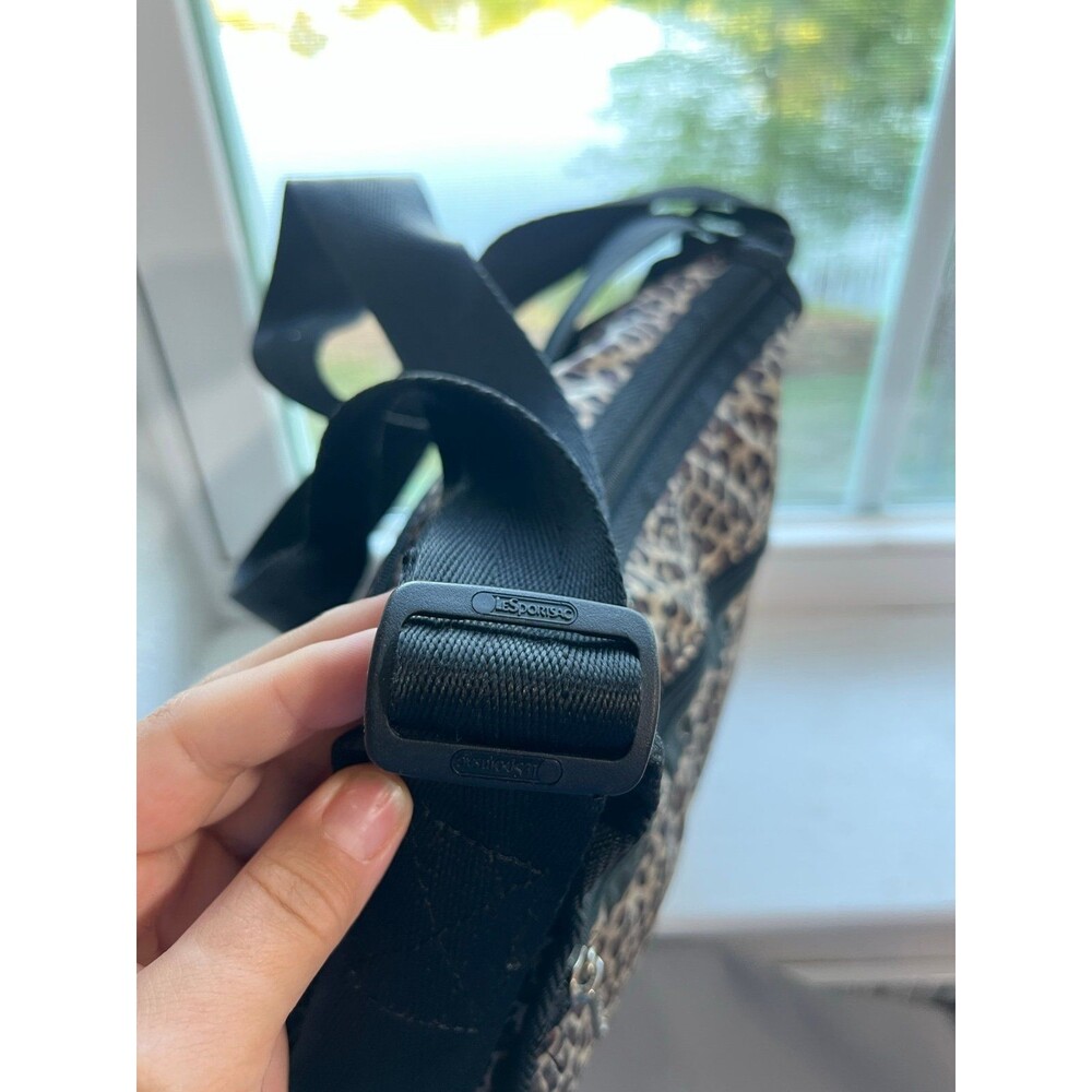 LeSportSac Classic Hobo Crossbody Pocketbook in Leopard Print with Black Trim - Picture 4 of 12